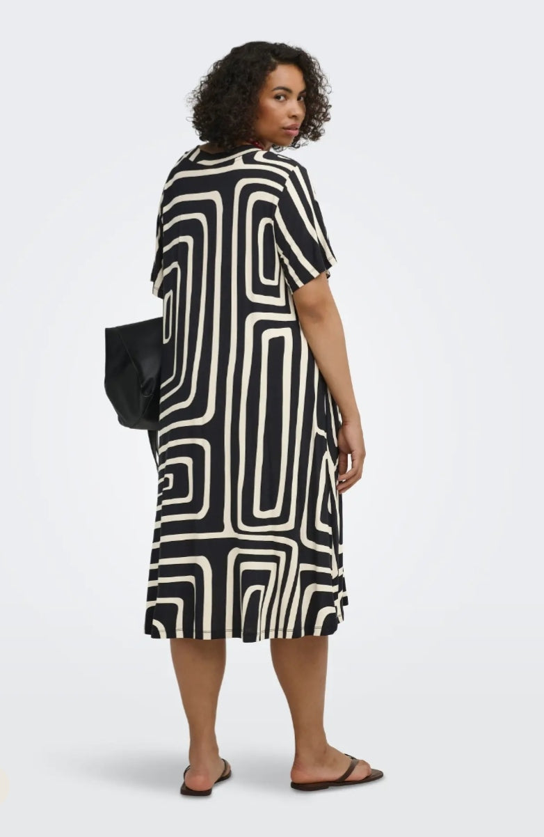Vestido Midi de Punto Negro con Cuello en V - Only Carmakoma