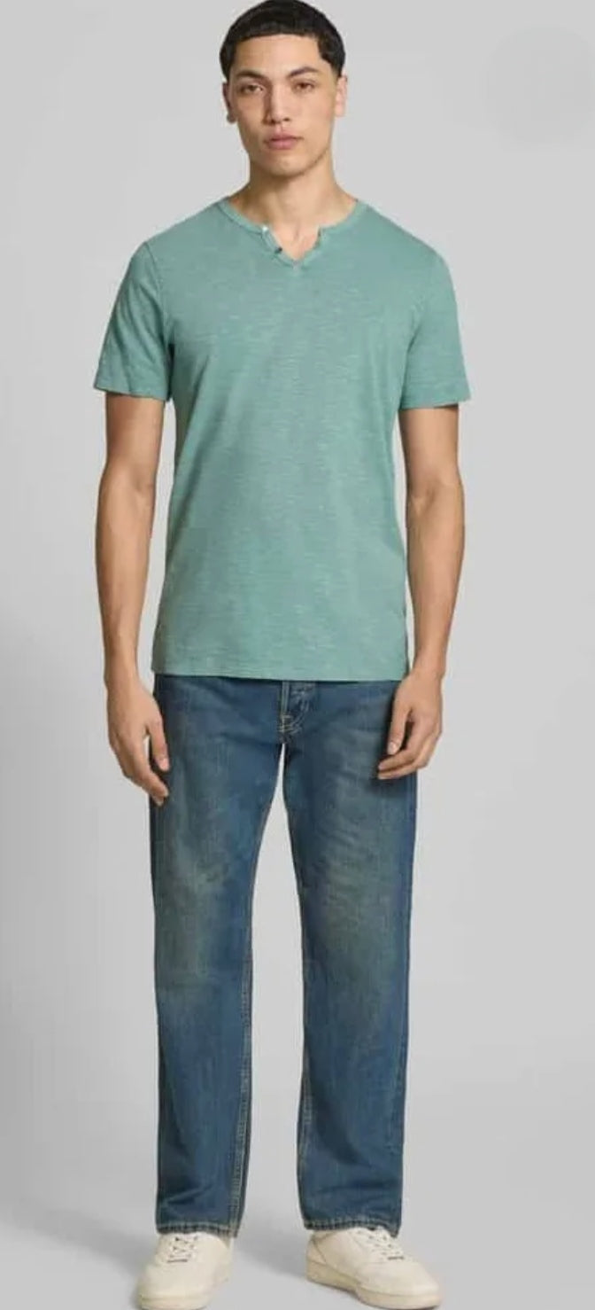 Camiseta de Jack and Jones. Azul mineral. Es un poco más oscura que la foto
