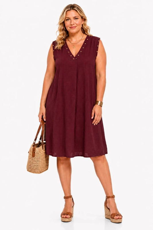 Vestido sin mangas con escote en V y tachuelas decorativas