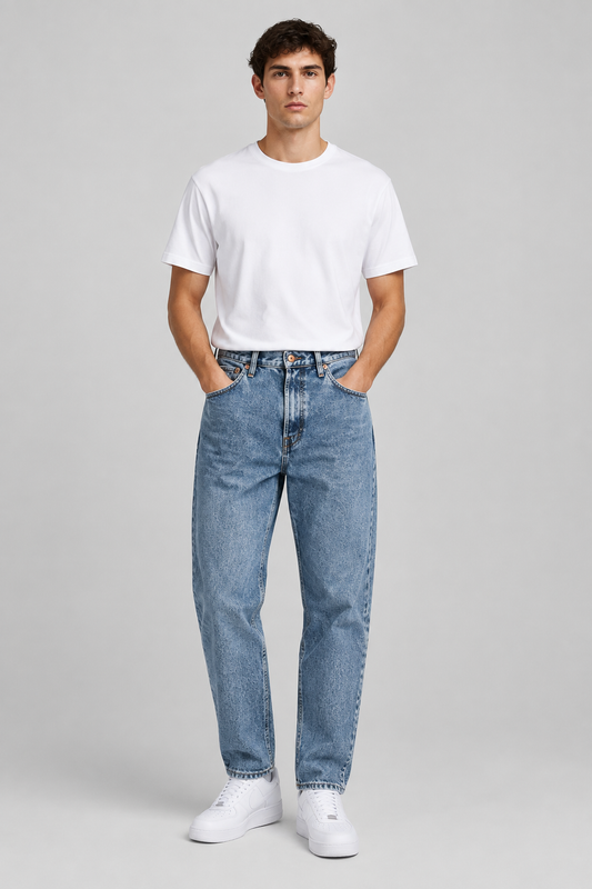Modelo con vaqueros Jack & Jones de hombre corte loose