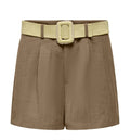 Short con cinturón