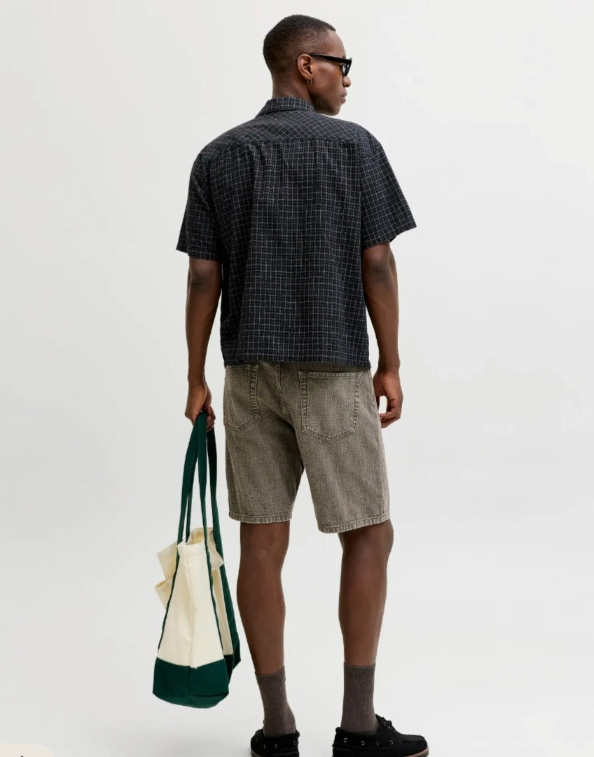 Vaquero corto gris lavado a la piedra Jack and Jones
