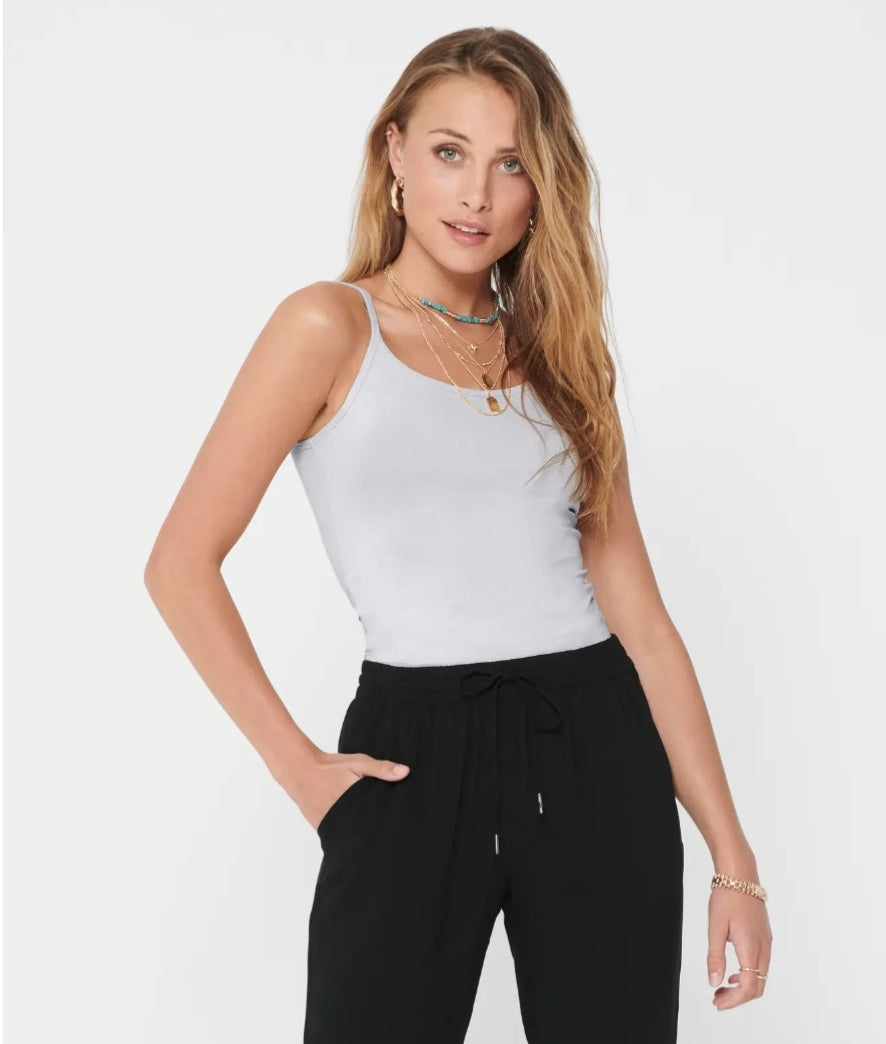 Top de tirantes blanca