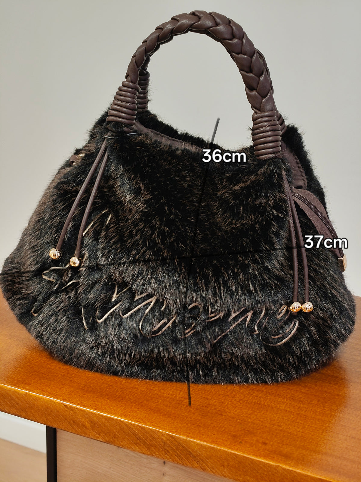 Bolso de mano y bandolera de pelo sintético