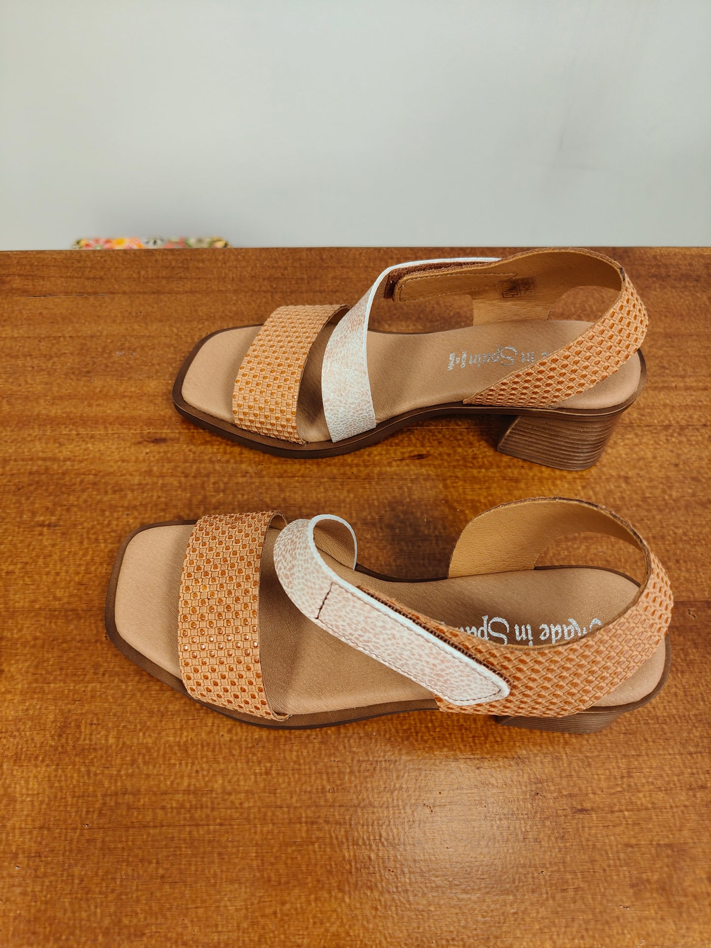 Sandalias de piel con plantillas de gel tacón bajo