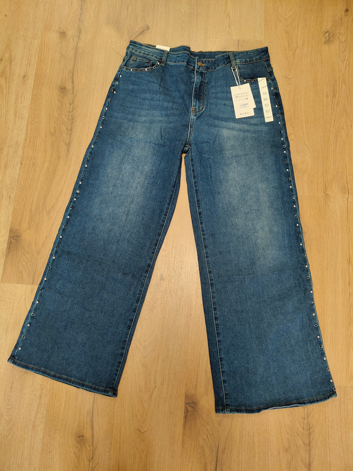 Pantalones vaqueros talla grande, tachuelas laterales