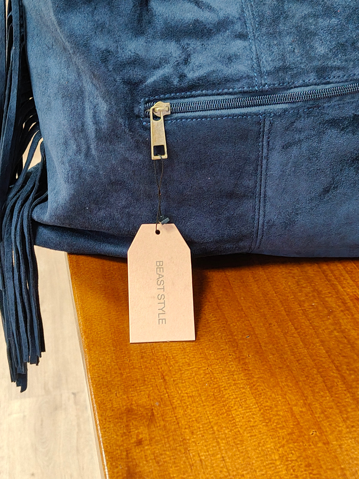 Bolso Hobo de Ante Vegano Azul Marino con Flecos y Tachuelas