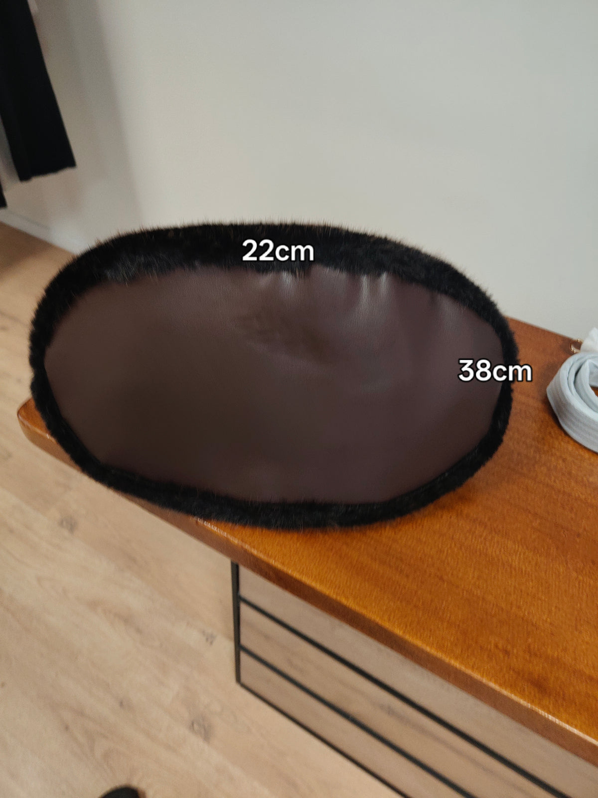 Bolso de mano y bandolera de pelo sintético