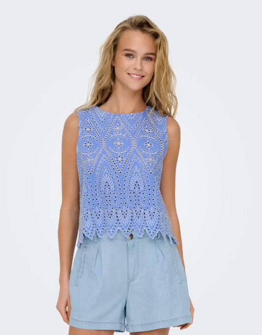 Top Azul con Bordado Suizo sin Mangas – Blusa Troquelada Corta Veraniega