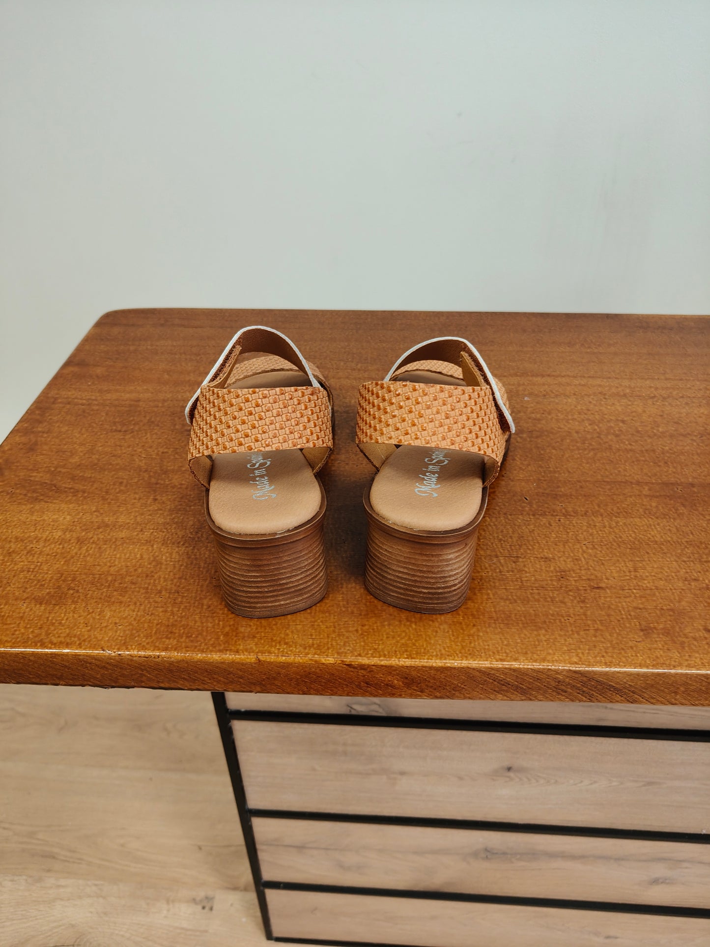 Sandalias de piel con plantillas de gel tacón bajo