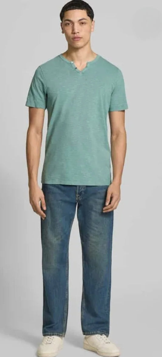 Camiseta de Jack and Jones. Azul mineral. Es un poco más oscura que la foto