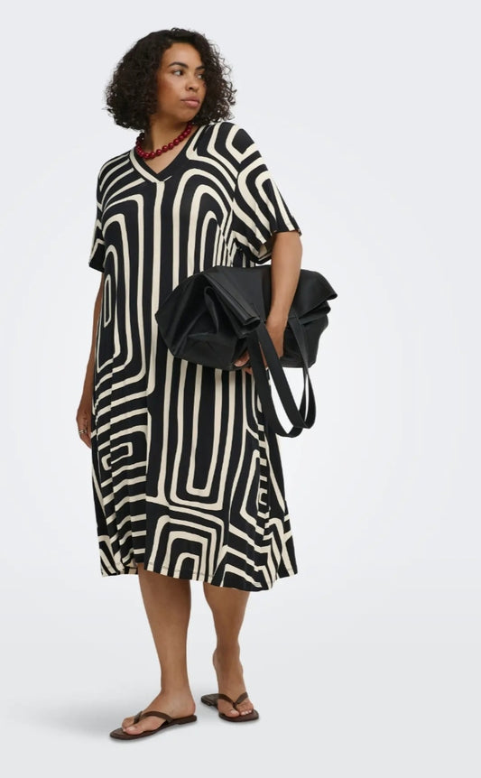 Vestido Midi de Punto Negro con Cuello en V - Only Carmakoma