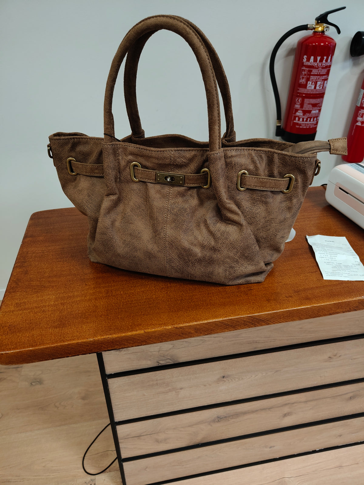 Bolso mediano Camel oscuro imitación ante