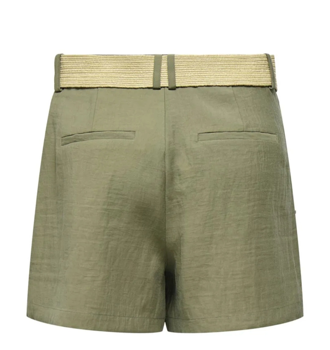 Pantalón corto con cinturón ONLY