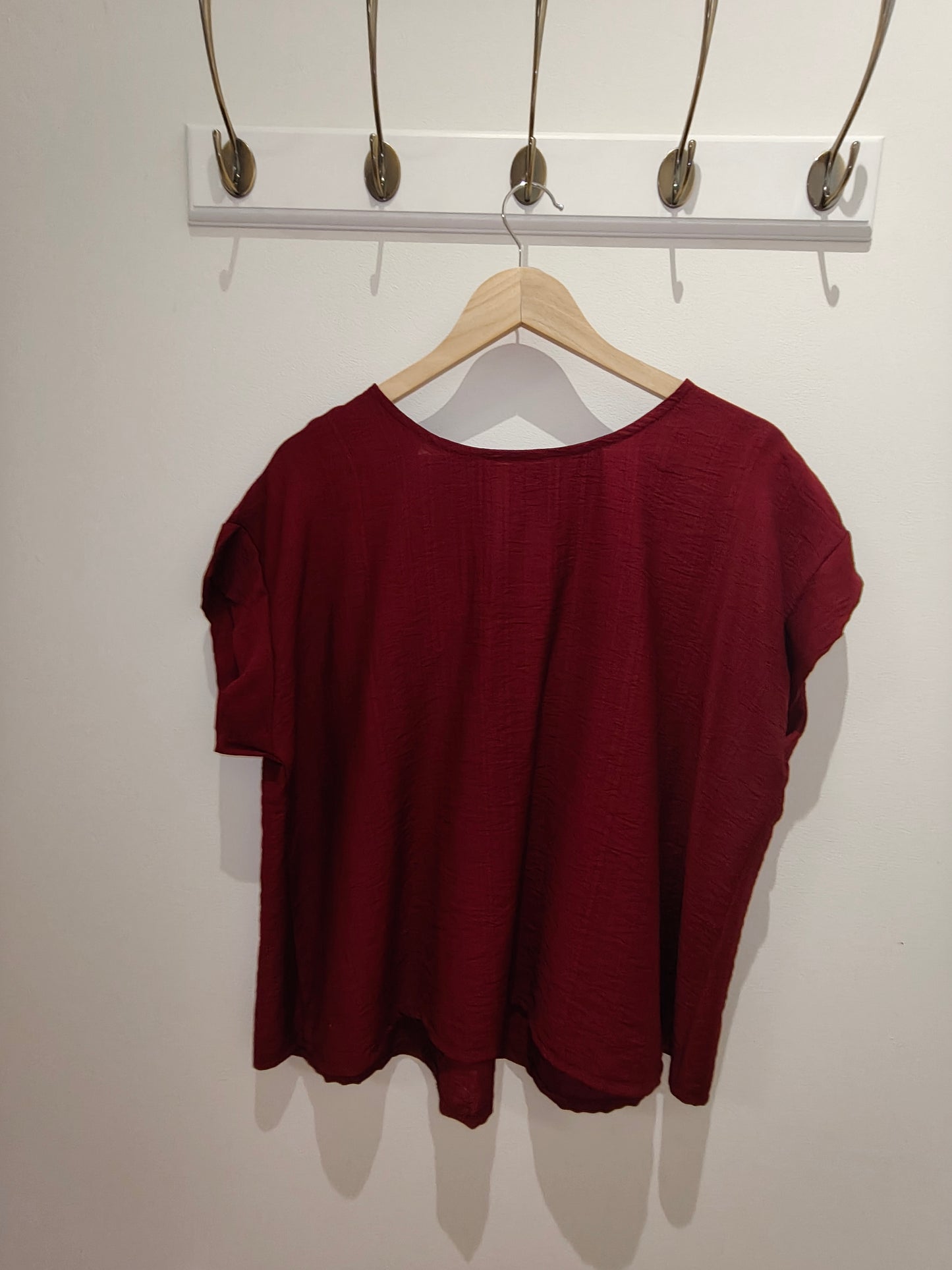 Camiseta ancha con botones en la espalda
