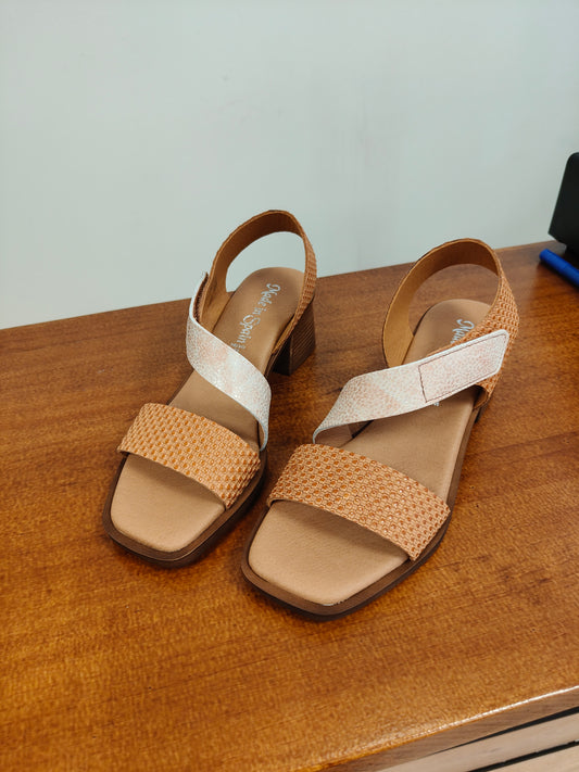 Sandalias de piel con plantillas de gel tacón bajo