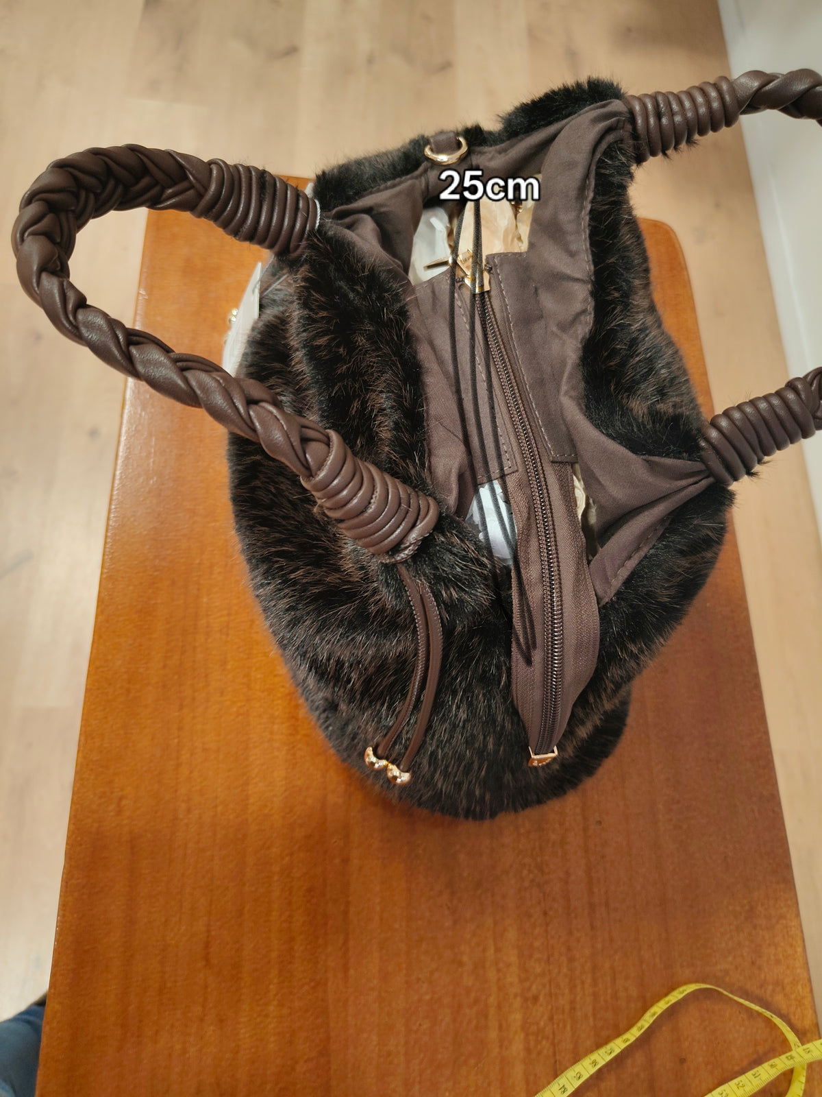 Bolso de mano y bandolera de pelo sintético